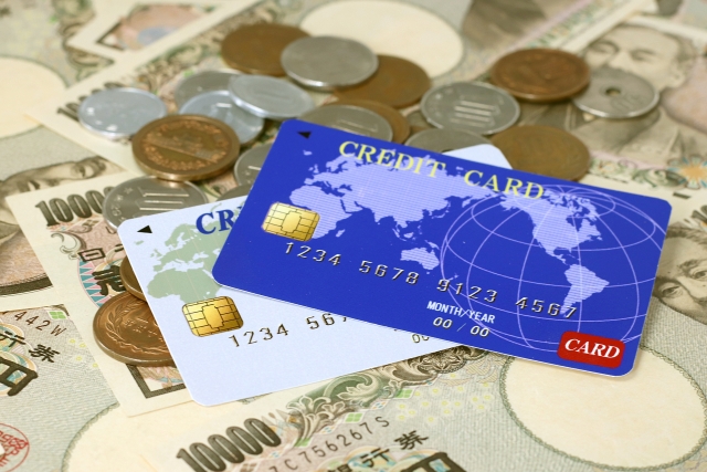 クレジットカード 利用限度額 いくら